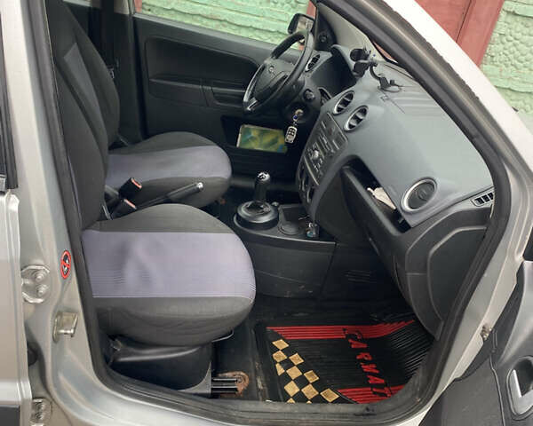 Серый Форд Фьюжн, объемом двигателя 1.6 л и пробегом 289 тыс. км за 4599 $, фото 7 на Automoto.ua