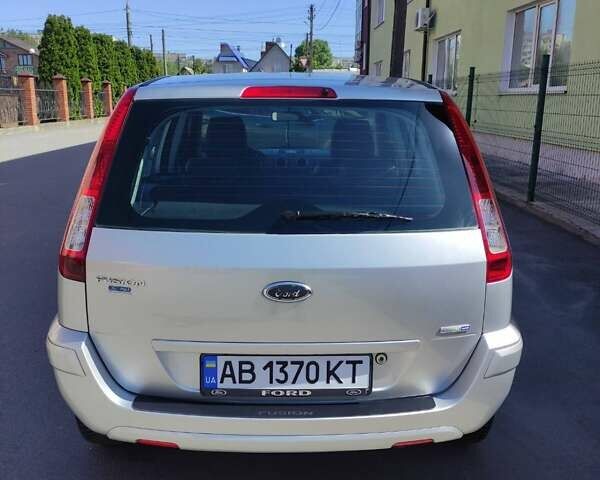 Серый Форд Фьюжн, объемом двигателя 1.39 л и пробегом 98 тыс. км за 6200 $, фото 3 на Automoto.ua