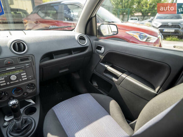 Серый Форд Фьюжн, объемом двигателя 1.4 л и пробегом 151 тыс. км за 4700 $, фото 17 на Automoto.ua