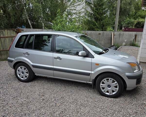 Серый Форд Фьюжн, объемом двигателя 1.4 л и пробегом 181 тыс. км за 5400 $, фото 5 на Automoto.ua