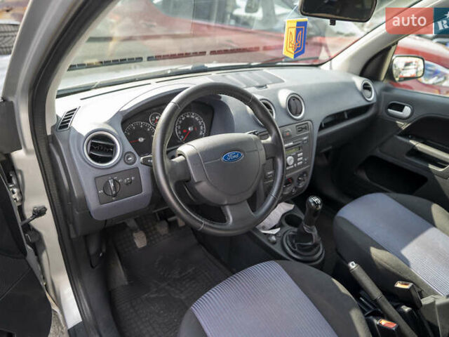 Серый Форд Фьюжн, объемом двигателя 1.4 л и пробегом 151 тыс. км за 4700 $, фото 12 на Automoto.ua