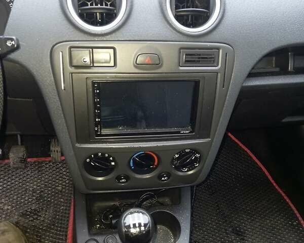 Сірий Форд Фьюжен, об'ємом двигуна 1.39 л та пробігом 165 тис. км за 5500 $, фото 17 на Automoto.ua