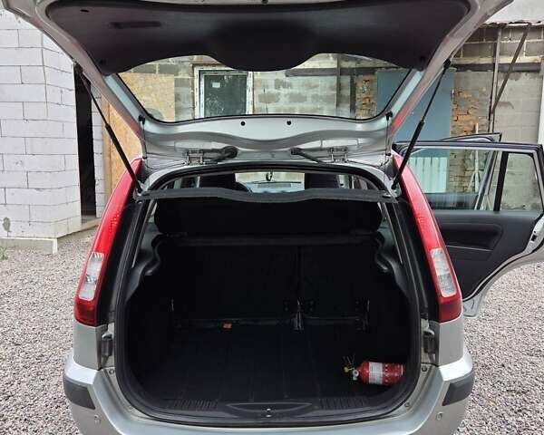 Серый Форд Фьюжн, объемом двигателя 1.4 л и пробегом 181 тыс. км за 5400 $, фото 3 на Automoto.ua