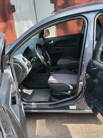 Серый Форд Фьюжн, объемом двигателя 1.4 л и пробегом 160 тыс. км за 5000 $, фото 10 на Automoto.ua