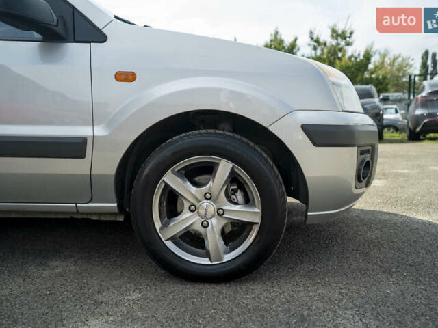 Серый Форд Фьюжн, объемом двигателя 1.4 л и пробегом 151 тыс. км за 4700 $, фото 5 на Automoto.ua