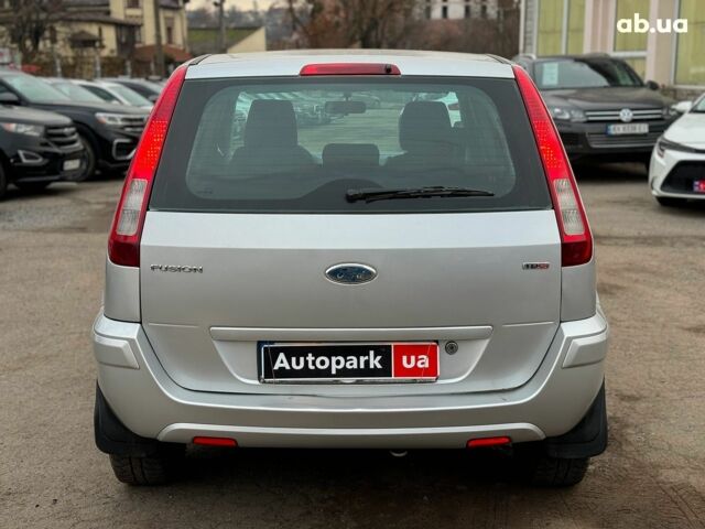 Серый Форд Фьюжн, объемом двигателя 1.6 л и пробегом 235 тыс. км за 6790 $, фото 6 на Automoto.ua