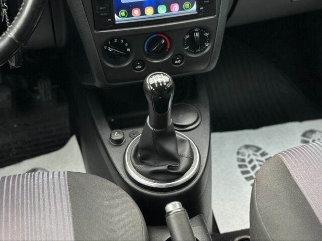 Серый Форд Фьюжн, объемом двигателя 1.6 л и пробегом 149 тыс. км за 4650 $, фото 21 на Automoto.ua