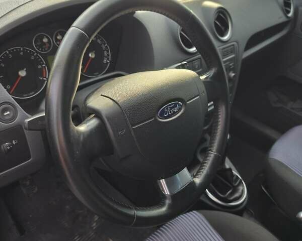 Сірий Форд Фьюжен, об'ємом двигуна 1.6 л та пробігом 174 тис. км за 5000 $, фото 3 на Automoto.ua