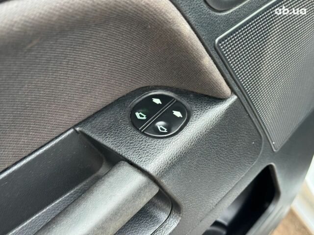 Серый Форд Фьюжн, объемом двигателя 1.6 л и пробегом 235 тыс. км за 6790 $, фото 11 на Automoto.ua