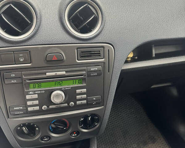 Сірий Форд Фьюжен, об'ємом двигуна 1.39 л та пробігом 110 тис. км за 5200 $, фото 6 на Automoto.ua