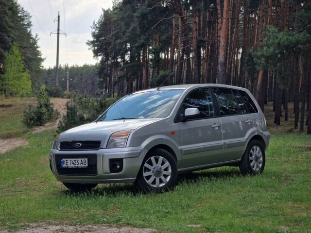 Серый Форд Фьюжн, объемом двигателя 1.6 л и пробегом 130 тыс. км за 5900 $, фото 8 на Automoto.ua