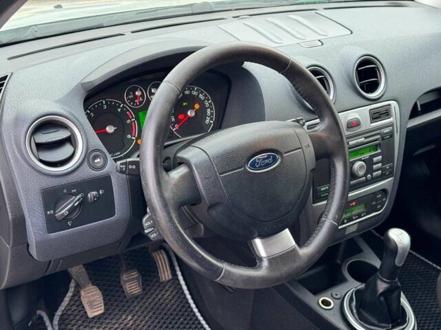 Серый Форд Фьюжн, объемом двигателя 1.6 л и пробегом 235 тыс. км за 6790 $, фото 14 на Automoto.ua