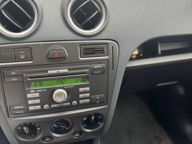 Серый Форд Фьюжн, объемом двигателя 1.4 л и пробегом 110 тыс. км за 5200 $, фото 5 на Automoto.ua