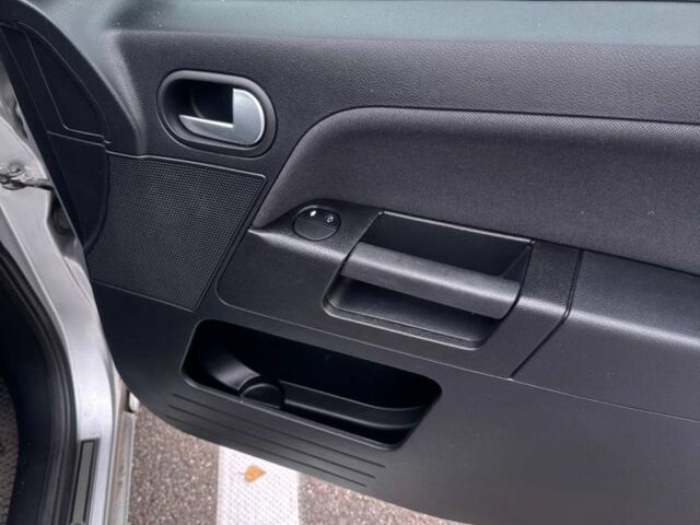 Серый Форд Фьюжн, объемом двигателя 1.4 л и пробегом 110 тыс. км за 5200 $, фото 7 на Automoto.ua