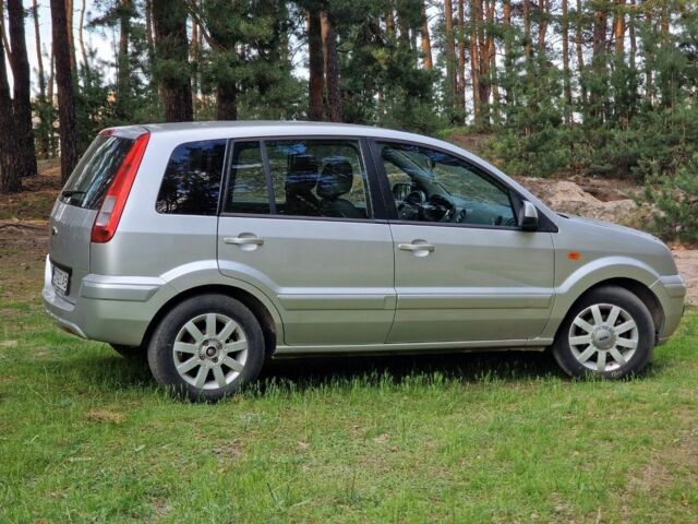 Серый Форд Фьюжн, объемом двигателя 1.6 л и пробегом 130 тыс. км за 5900 $, фото 6 на Automoto.ua