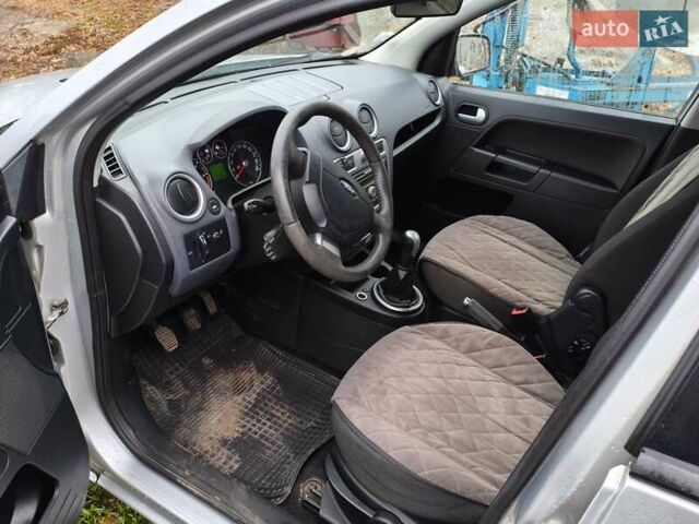 Серый Форд Фьюжн, объемом двигателя 1.56 л и пробегом 235 тыс. км за 6500 $, фото 4 на Automoto.ua