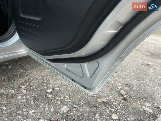 Сірий Форд Фьюжен, об'ємом двигуна 1.39 л та пробігом 128 тис. км за 5699 $, фото 27 на Automoto.ua