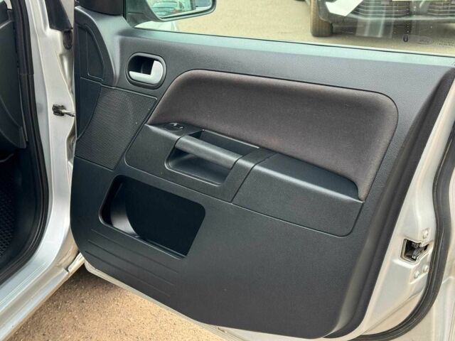 Серый Форд Фьюжн, объемом двигателя 1.6 л и пробегом 235 тыс. км за 6790 $, фото 20 на Automoto.ua