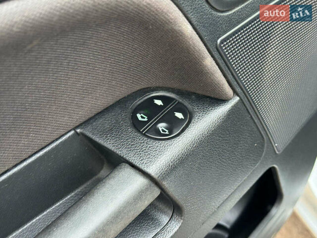 Серый Форд Фьюжн, объемом двигателя 1.6 л и пробегом 235 тыс. км за 6790 $, фото 11 на Automoto.ua