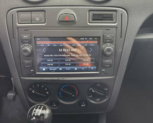 Сірий Форд Фьюжен, об'ємом двигуна 1.6 л та пробігом 174 тис. км за 5000 $, фото 9 на Automoto.ua