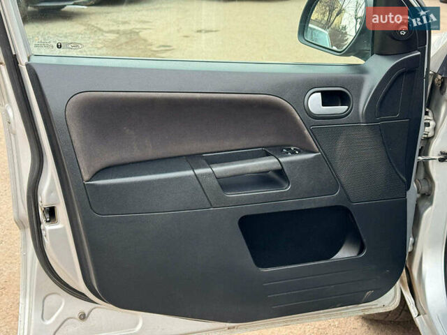 Серый Форд Фьюжн, объемом двигателя 1.6 л и пробегом 235 тыс. км за 6790 $, фото 10 на Automoto.ua