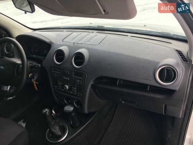 Серый Форд Фьюжн, объемом двигателя 1.4 л и пробегом 240 тыс. км за 4500 $, фото 4 на Automoto.ua