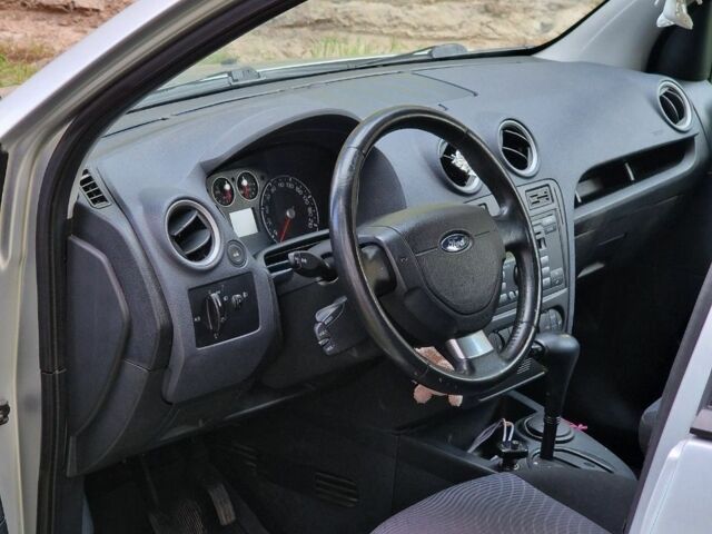 Серый Форд Фьюжн, объемом двигателя 1.6 л и пробегом 130 тыс. км за 5900 $, фото 9 на Automoto.ua