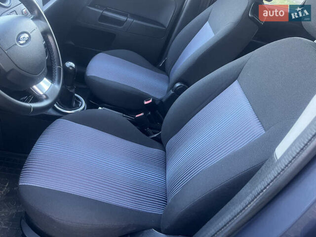 Серый Форд Фьюжн, объемом двигателя 1.4 л и пробегом 140 тыс. км за 5600 $, фото 2 на Automoto.ua