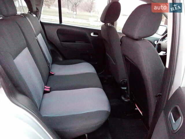 Серый Форд Фьюжн, объемом двигателя 1.39 л и пробегом 130 тыс. км за 5650 $, фото 6 на Automoto.ua