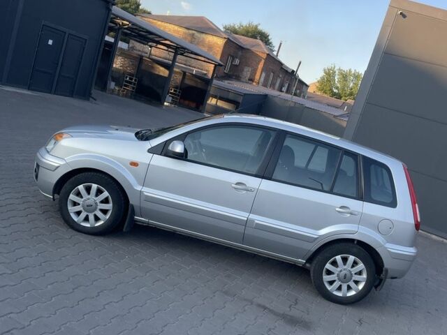 Серый Форд Фьюжн, объемом двигателя 1.6 л и пробегом 217 тыс. км за 6100 $, фото 2 на Automoto.ua