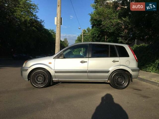 Серый Форд Фьюжн, объемом двигателя 1.4 л и пробегом 290 тыс. км за 4999 $, фото 4 на Automoto.ua