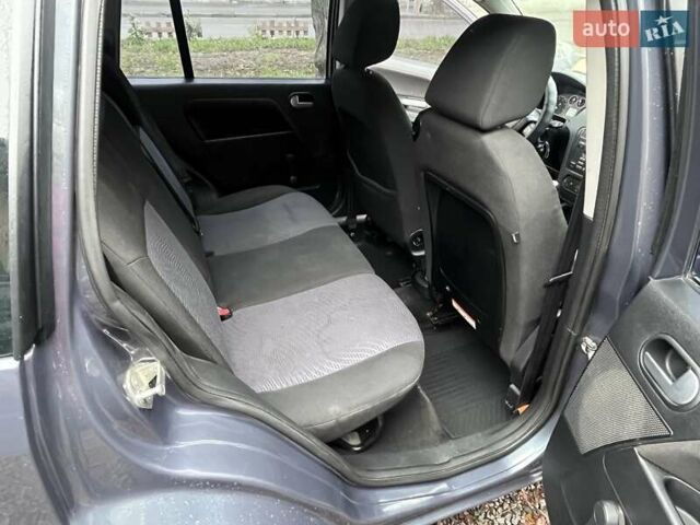 Сірий Форд Фьюжен, об'ємом двигуна 1.6 л та пробігом 343 тис. км за 4500 $, фото 9 на Automoto.ua