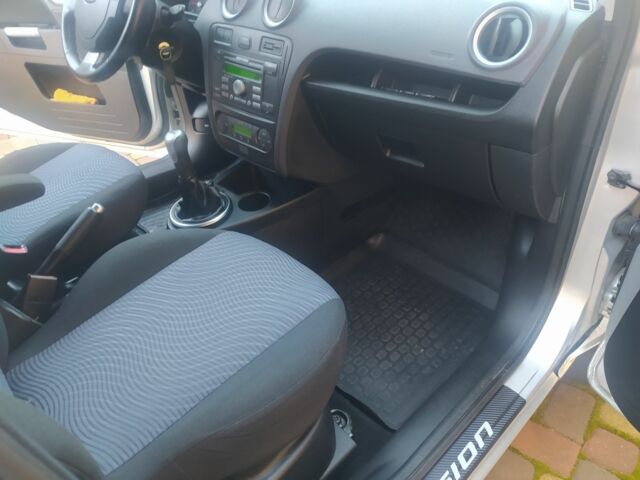 Сірий Форд Фьюжен, об'ємом двигуна 1 л та пробігом 52 тис. км за 7200 $, фото 9 на Automoto.ua