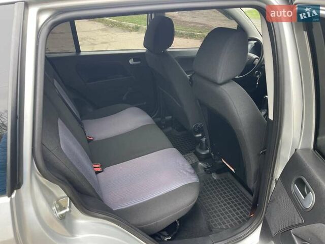 Сірий Форд Фьюжен, об'ємом двигуна 1.4 л та пробігом 130 тис. км за 5699 $, фото 11 на Automoto.ua