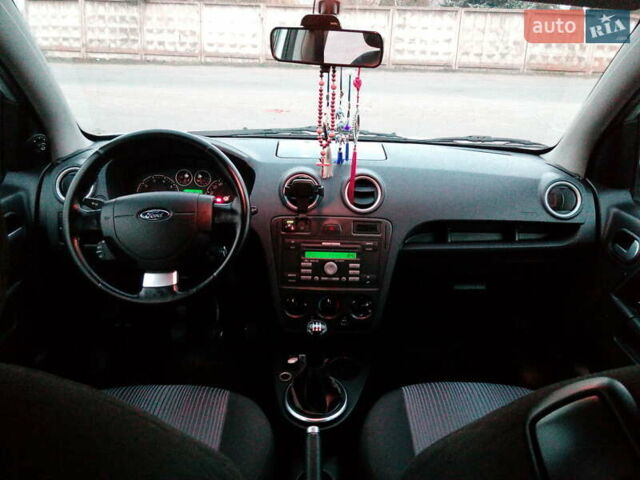 Серый Форд Фьюжн, объемом двигателя 1.39 л и пробегом 130 тыс. км за 5650 $, фото 5 на Automoto.ua