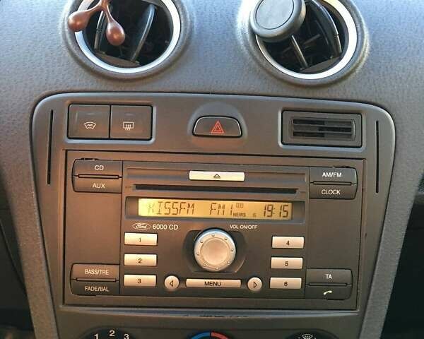 Серый Форд Фьюжн, объемом двигателя 1.4 л и пробегом 290 тыс. км за 4999 $, фото 9 на Automoto.ua