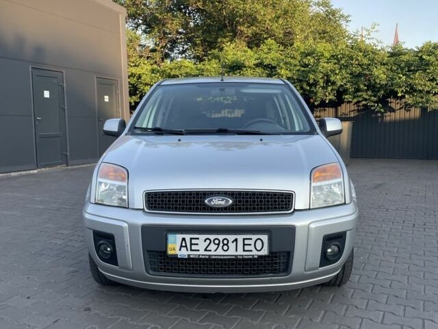 Серый Форд Фьюжн, объемом двигателя 1.6 л и пробегом 217 тыс. км за 6100 $, фото 6 на Automoto.ua