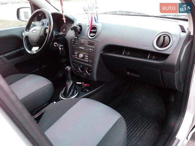 Серый Форд Фьюжн, объемом двигателя 1.39 л и пробегом 130 тыс. км за 5650 $, фото 7 на Automoto.ua