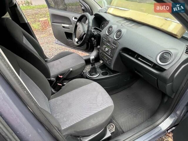 Сірий Форд Фьюжен, об'ємом двигуна 1.6 л та пробігом 343 тис. км за 4500 $, фото 8 на Automoto.ua