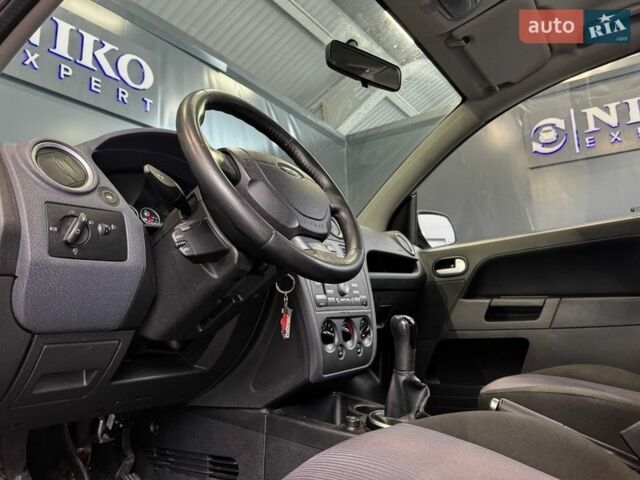 Сірий Форд Фьюжен, об'ємом двигуна 0 л та пробігом 332 тис. км за 3300 $, фото 23 на Automoto.ua