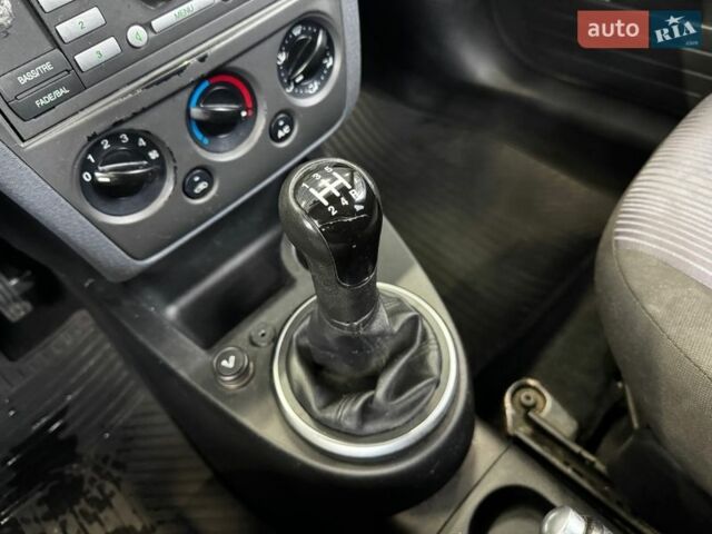 Сірий Форд Фьюжен, об'ємом двигуна 0 л та пробігом 332 тис. км за 3300 $, фото 26 на Automoto.ua