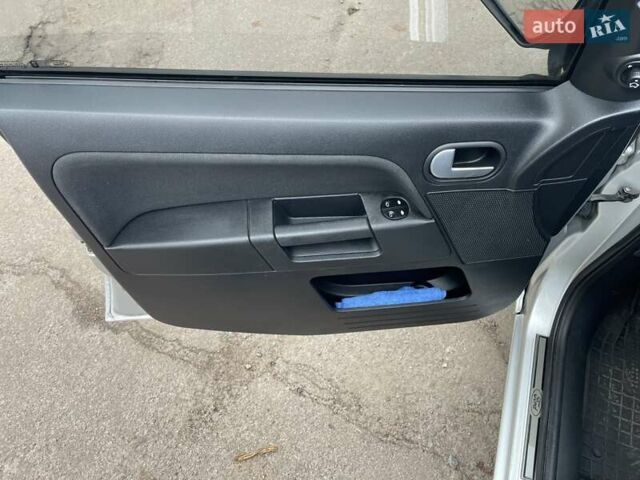 Сірий Форд Фьюжен, об'ємом двигуна 1.4 л та пробігом 130 тис. км за 5699 $, фото 15 на Automoto.ua
