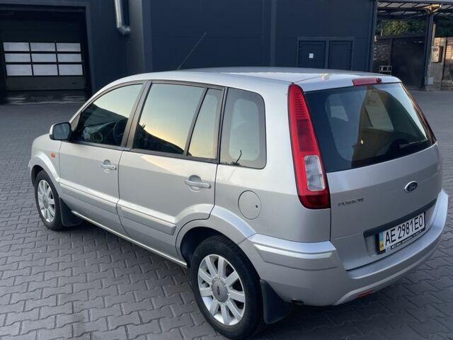 Серый Форд Фьюжн, объемом двигателя 1.6 л и пробегом 217 тыс. км за 6100 $, фото 3 на Automoto.ua