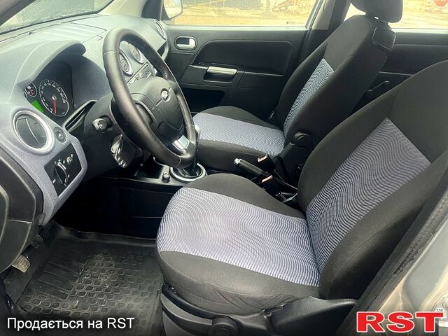 Сірий Форд Фьюжен, об'ємом двигуна 1.6 л та пробігом 203 тис. км за 5999 $, фото 4 на Automoto.ua