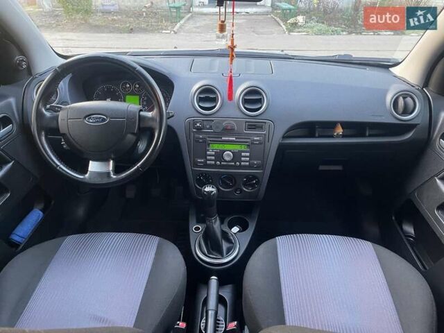 Серый Форд Фьюжн, объемом двигателя 1.4 л и пробегом 130 тыс. км за 5699 $, фото 14 на Automoto.ua