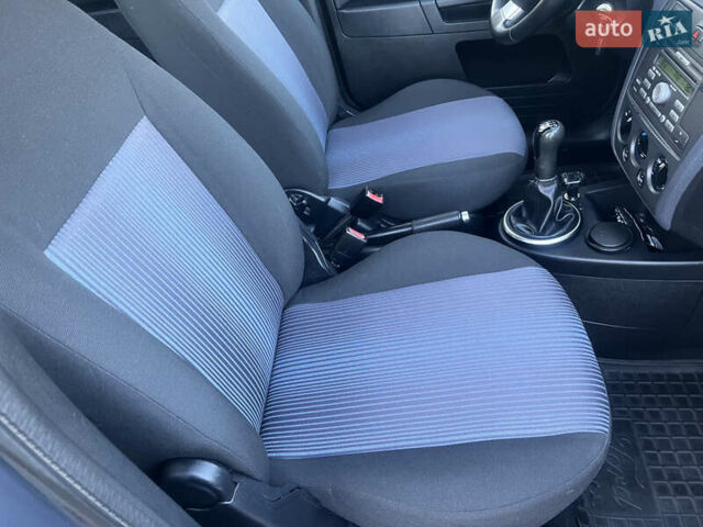 Серый Форд Фьюжн, объемом двигателя 1.4 л и пробегом 140 тыс. км за 5600 $, фото 3 на Automoto.ua