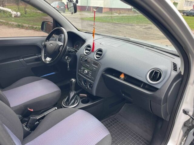 Сірий Форд Фьюжен, об'ємом двигуна 1.4 л та пробігом 130 тис. км за 5699 $, фото 15 на Automoto.ua