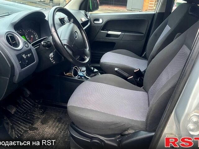 Серый Форд Фьюжн, объемом двигателя 1.6 л и пробегом 150 тыс. км за 6700 $, фото 4 на Automoto.ua