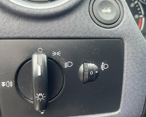 Сірий Форд Фьюжен, об'ємом двигуна 1.6 л та пробігом 143 тис. км за 5999 $, фото 9 на Automoto.ua