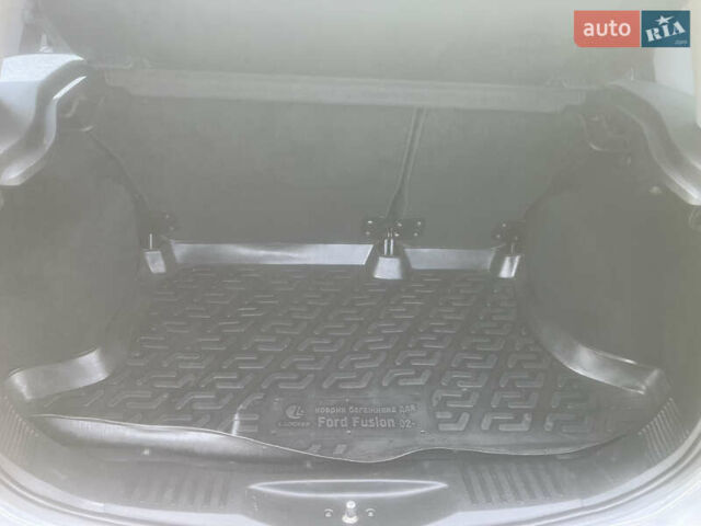 Сірий Форд Фьюжен, об'ємом двигуна 1.6 л та пробігом 143 тис. км за 5999 $, фото 16 на Automoto.ua